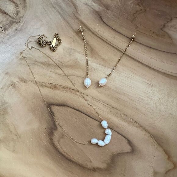 Ramla | Pearl Cluster earrings natural fresh water pearl dainty - Picture 7 of 7